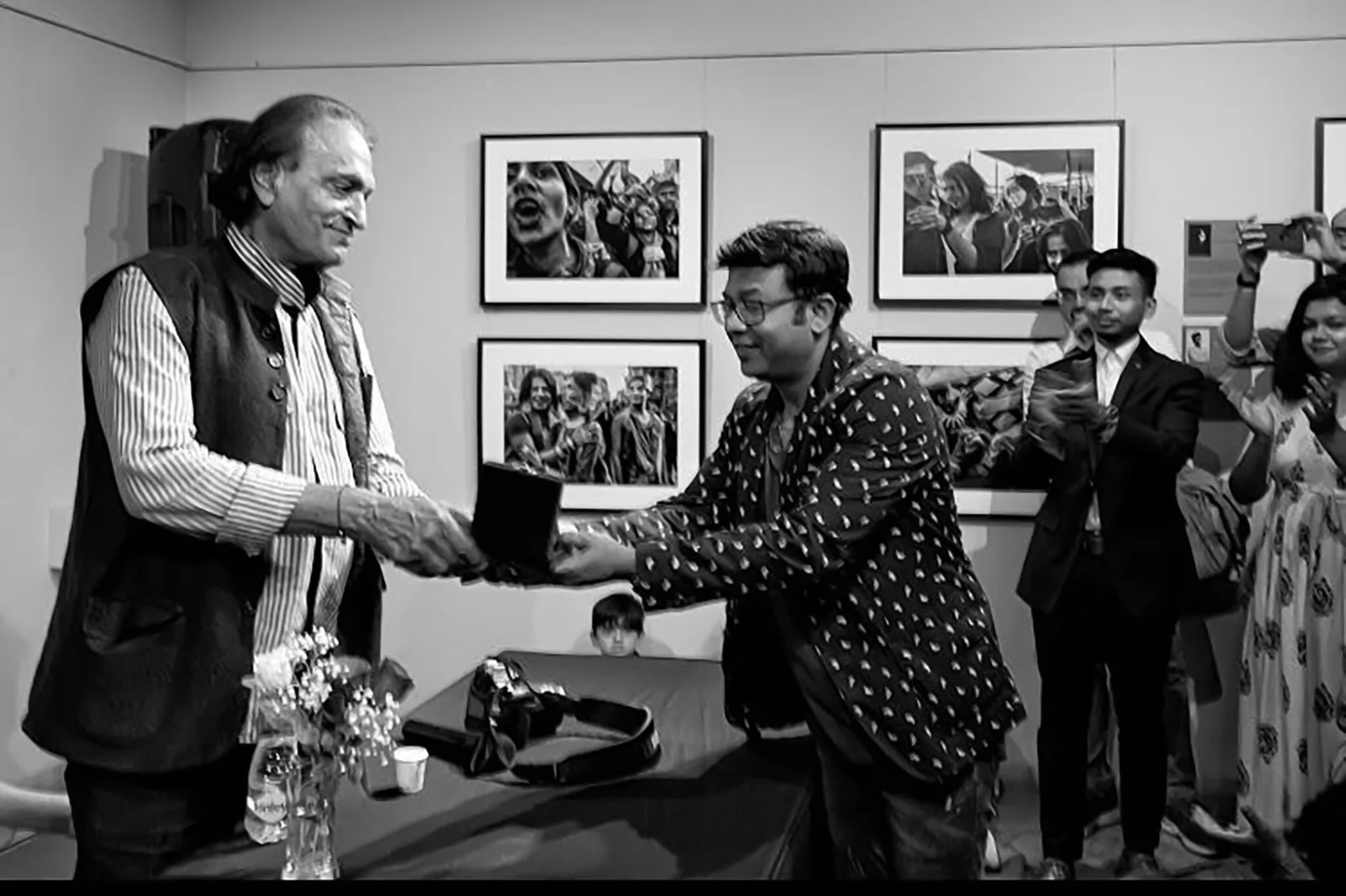 Chenmay Ssinha receiving recognition from Padma Shri Raghu Rai